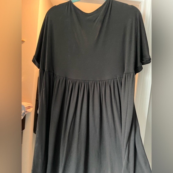 Flowy Black Top - Picture 2 of 3